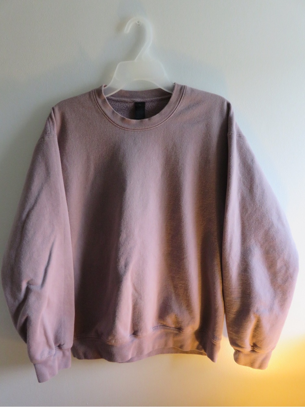 Lavender Gildan sweatshirt
